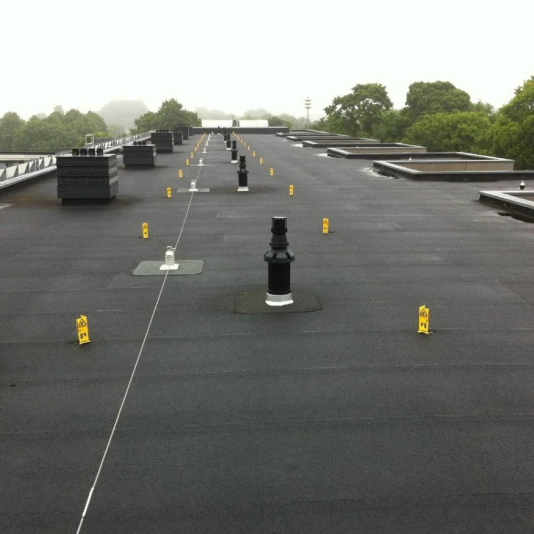 plat dak met valbeveiliging