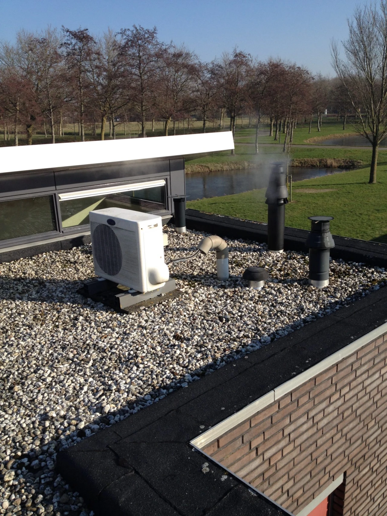 Airco’s en luchtbehandelingskasten worden vaak op een plek geplaatst met direct valgevaar.