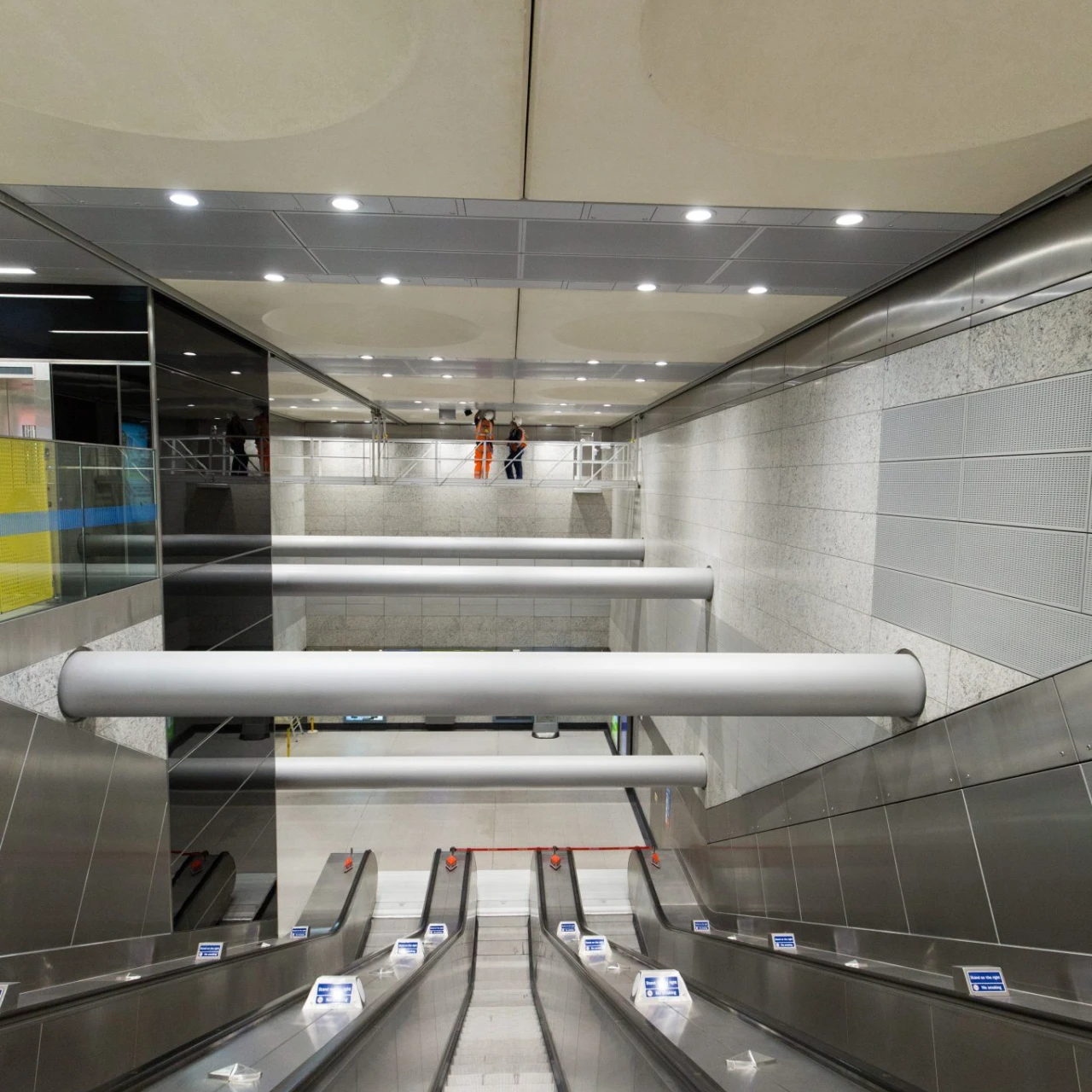 Victoria Station, Travelling Gantry, Training