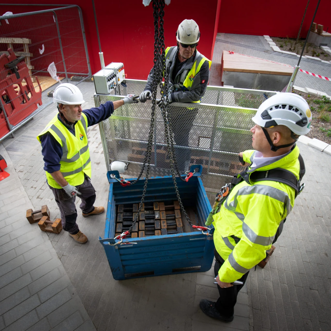 The Lumen, Facade Access