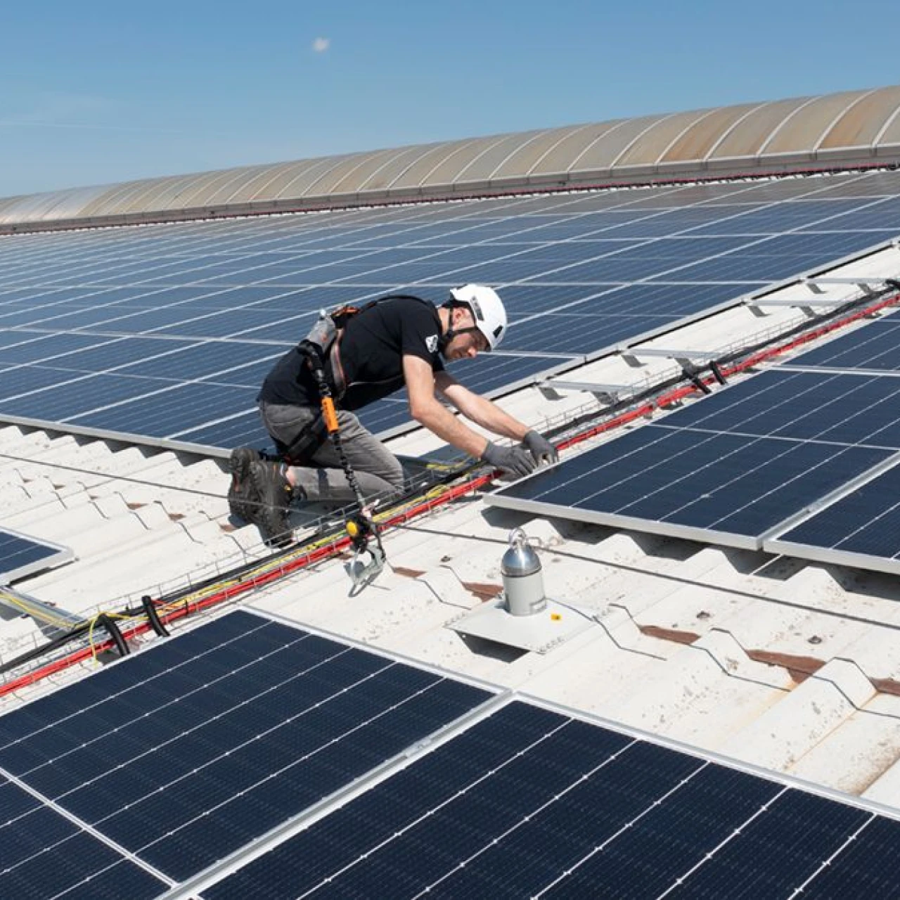 Safeguarding Solar Energy Projects with Expert Access and Fall Protection